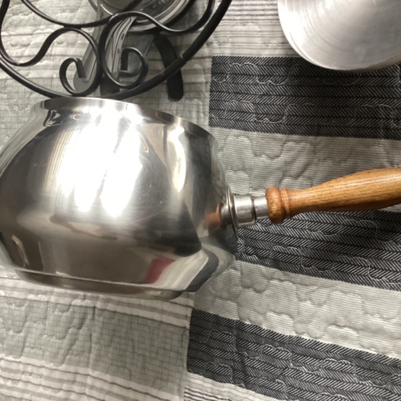 VINTAGE STAINLESS STEEL FONDUE POT WITH STAND & BURNER - Picture 11 of 12